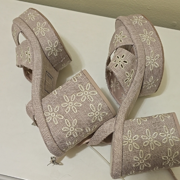 Dolce Vita Sparkling Tan Platform Heels - Picture 6 of 6